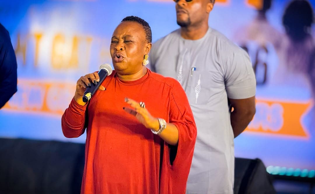 A woman speaking to a Valiant gathering